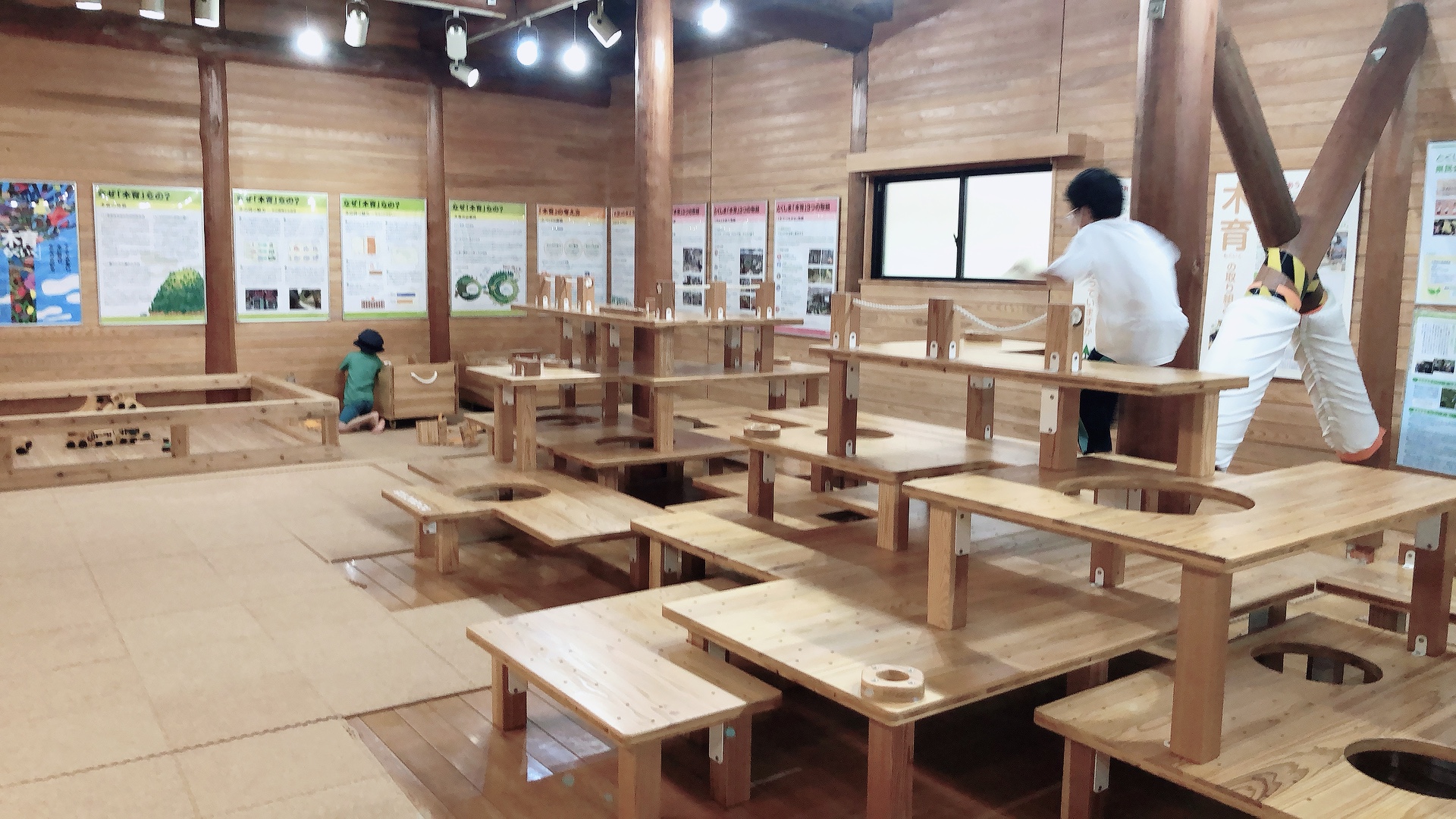 子どもとお出かけ 徳島県立神山森林公園 イルローザの森 森林学習館 で木のおもちゃと室内アスレチックで遊んだよ ツナガルlife